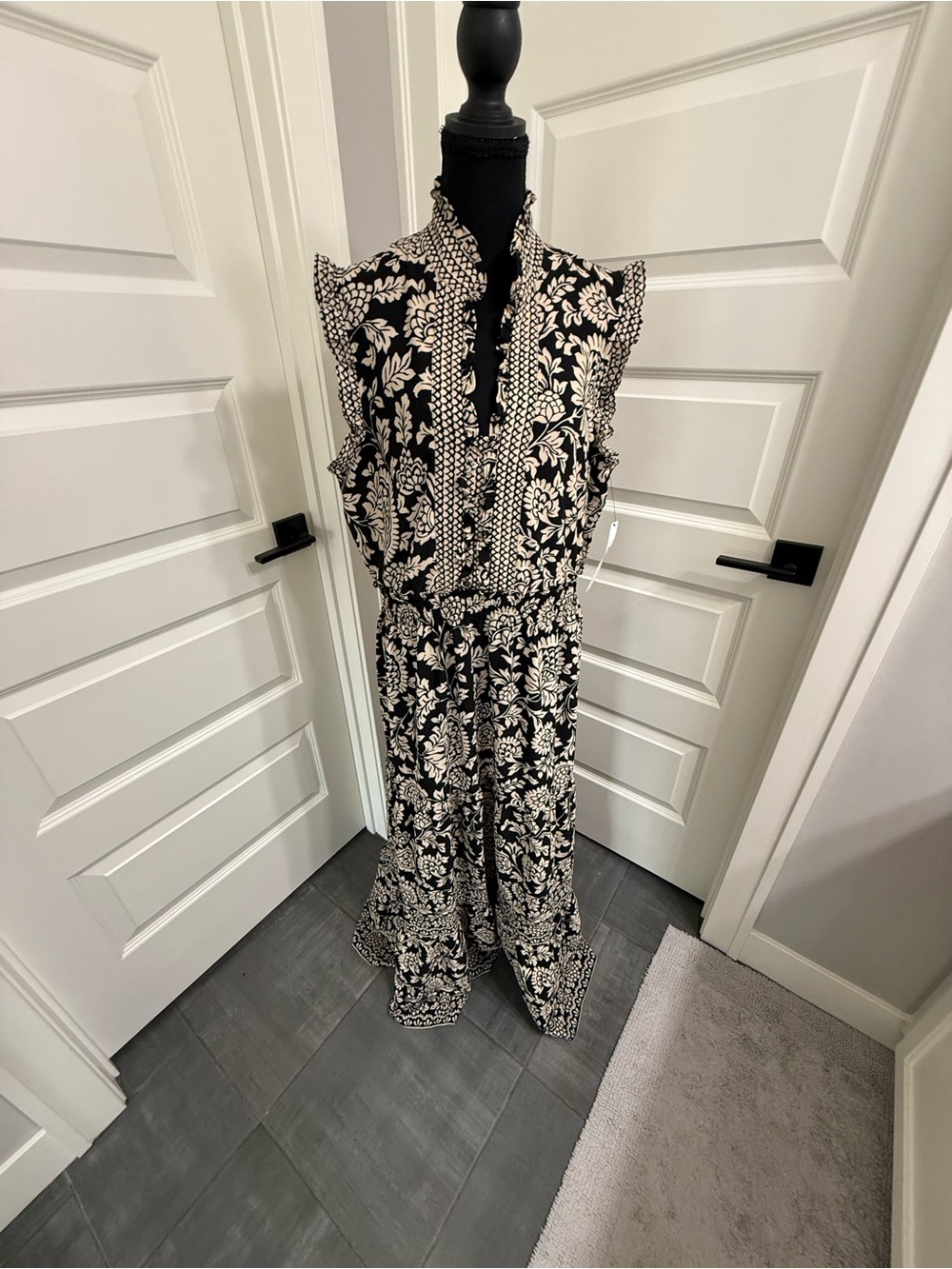NWT Maggy London Black & Cream Floral Sleeveless Dress